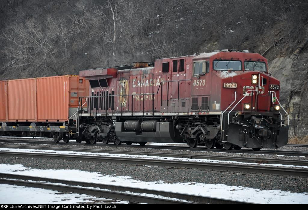 Manifest eases east approaching the yard